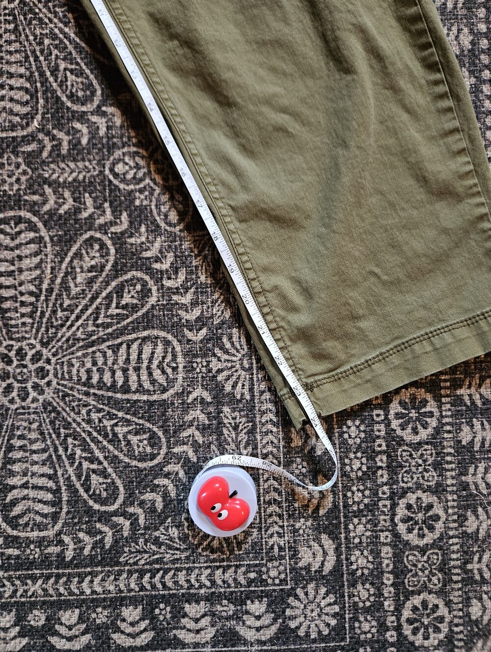 Old Navy Olive Green Cargo Crop Pants - Picture 5 of 7
